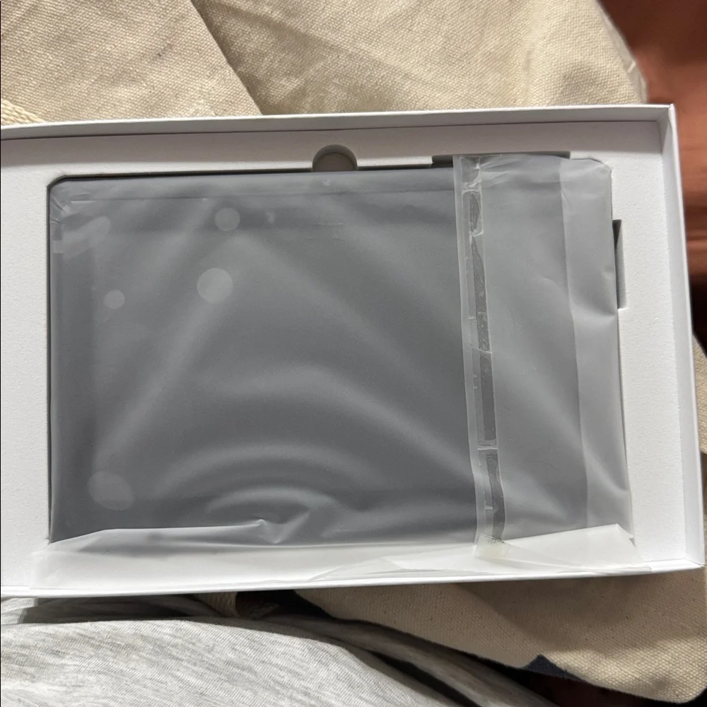 Tablet Packaging with black Accents
